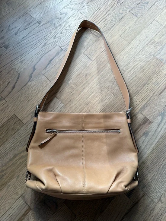 Coach Tan Leather Shoulder Bag with Dark Brown Tag - Picture 2 of 7